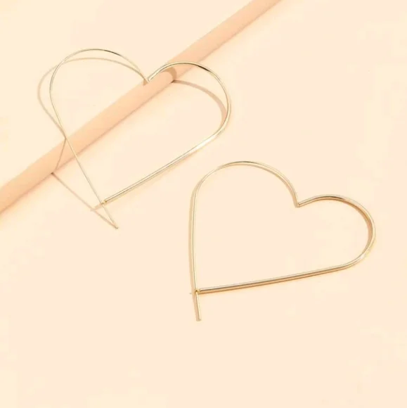 Heart Hoop Earrings 💕 - Picture 4 of 4
